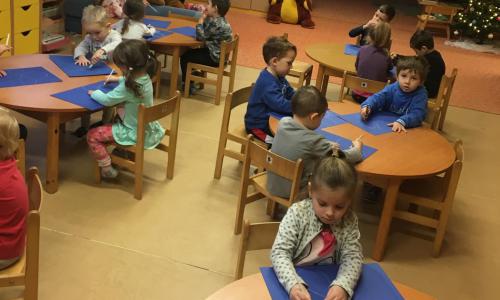 správné držení tužky, uvolnění ramenního kloubu, správný sed